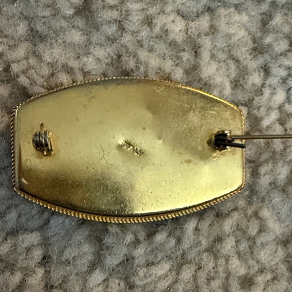 Red Floral Mosaic Brooch - Picture 2 of 3